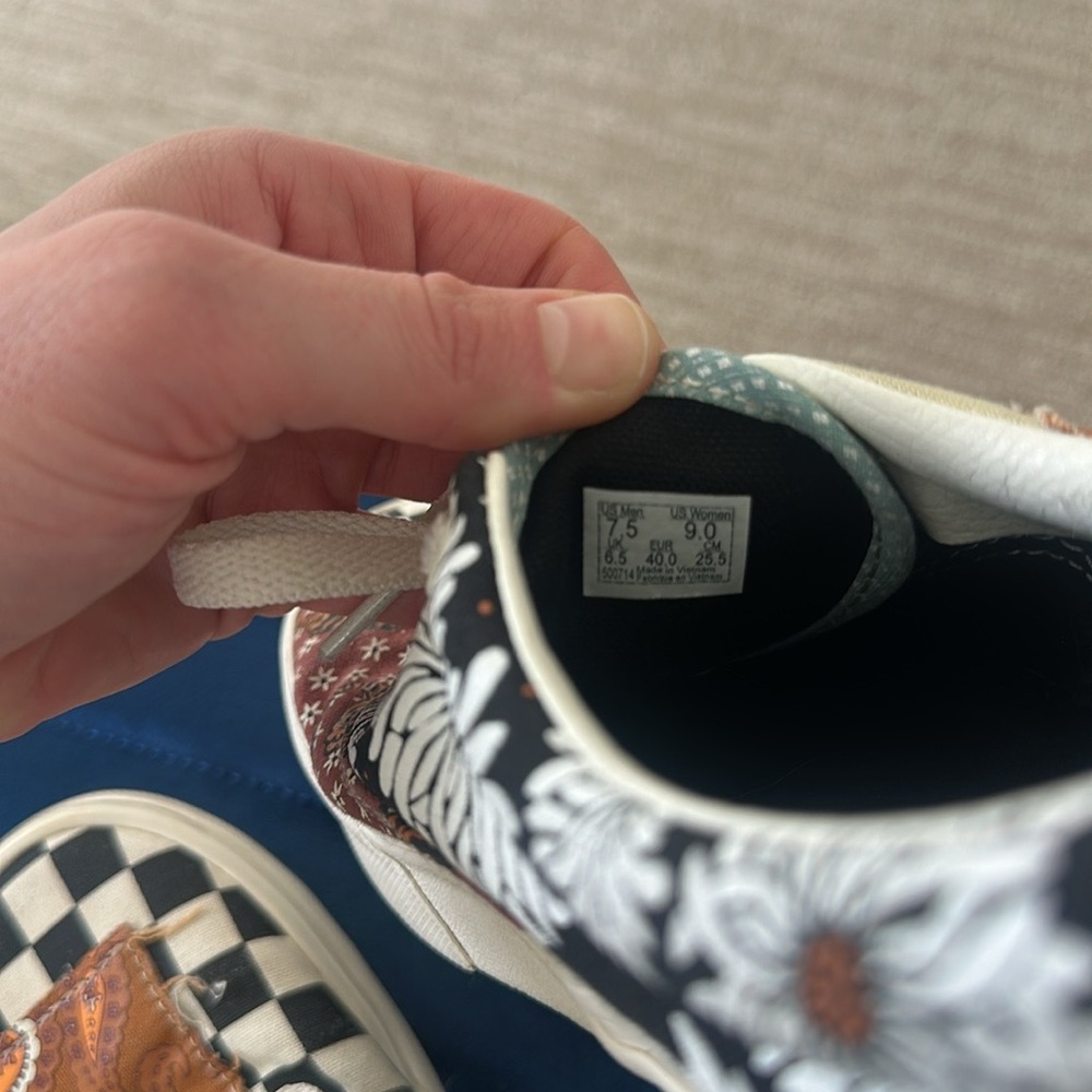 women’s vintage VANS checkered patterned sneakers (size 9) - Picture 3 of 3